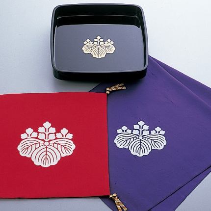MA797】時代木製漆器 梨子地 松梅・桔梗唐草 金蒔絵 呉服蓋 広蓋 広