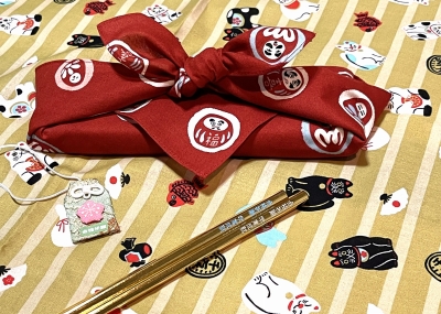 青嵐風呂敷ダルマ柄を受験の記念品に